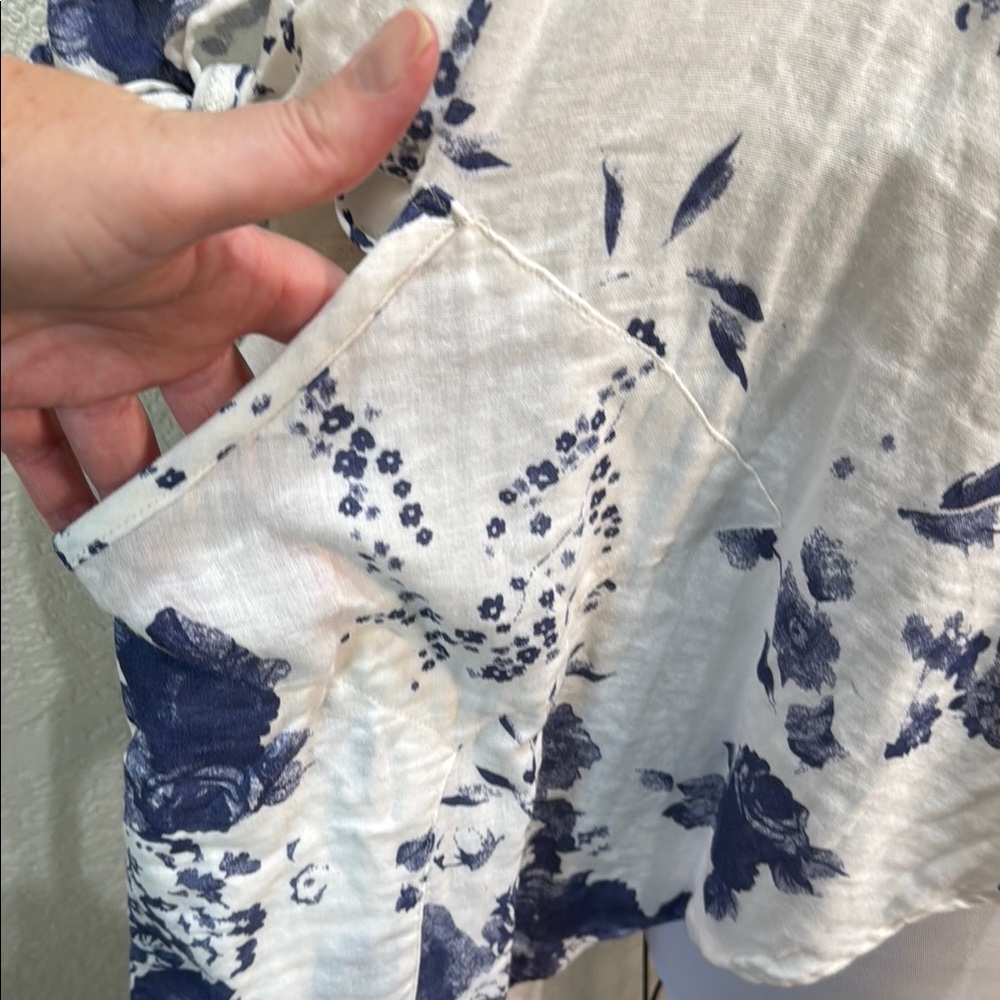 Women’s White & Navy Floral Waterfall Kimono - Picture 3 of 15